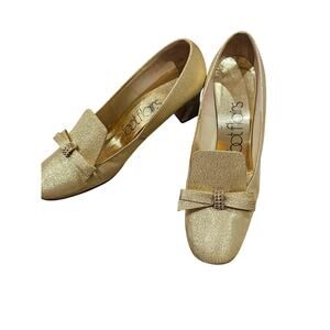 Foot flairs vintage 2in low heels gold pumps bow loafer size 7